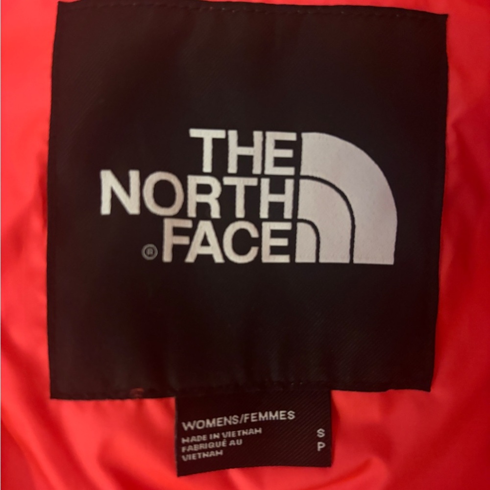 The North Face Women's Brilliant Coral Cropped Puffer Jacket - Picture 4 of 10